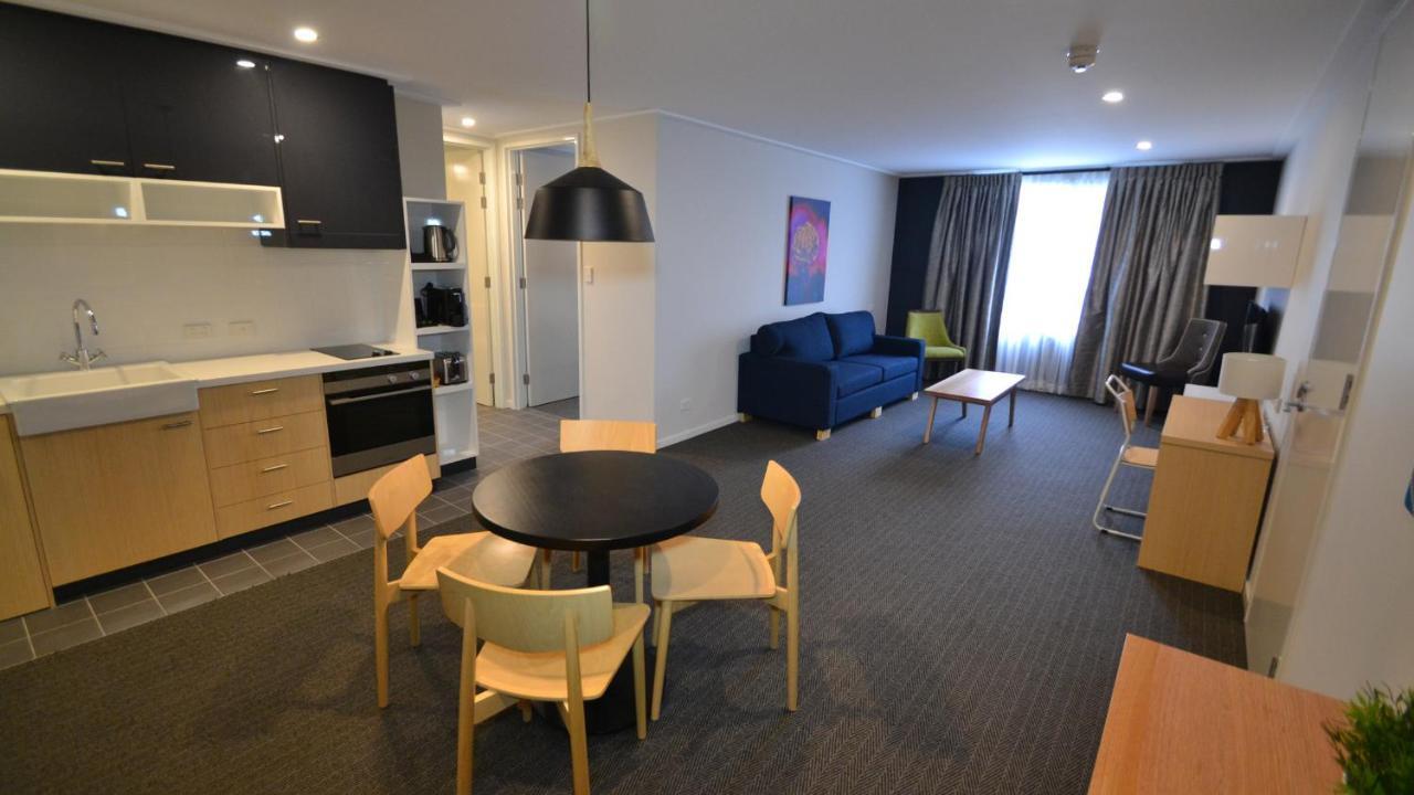 The Astor Suites Goulburn Exterior foto